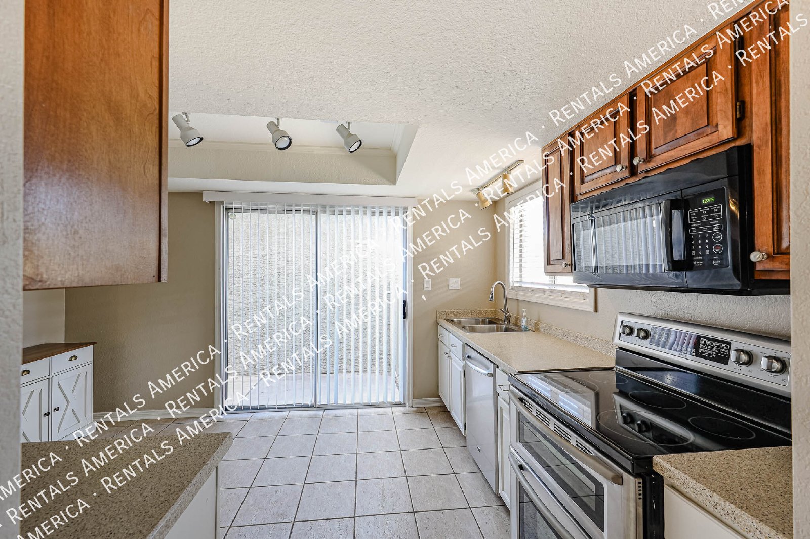 Beautiful 3-Bedroom Townhome with Private Backyard & Community Pool! property image