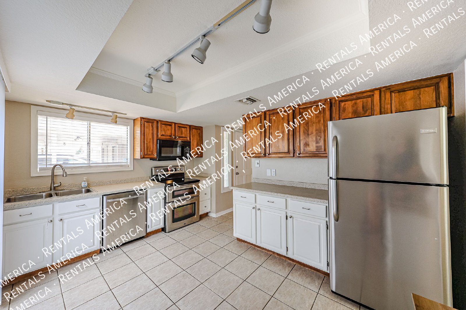 Beautiful 3-Bedroom Townhome with Private Backyard & Community Pool! property image
