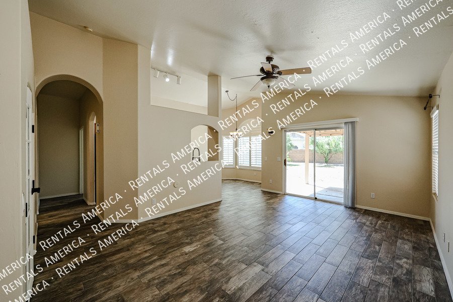 Beautiful 2 bedroom w/Den home, No HOA!  in Peoria! property image