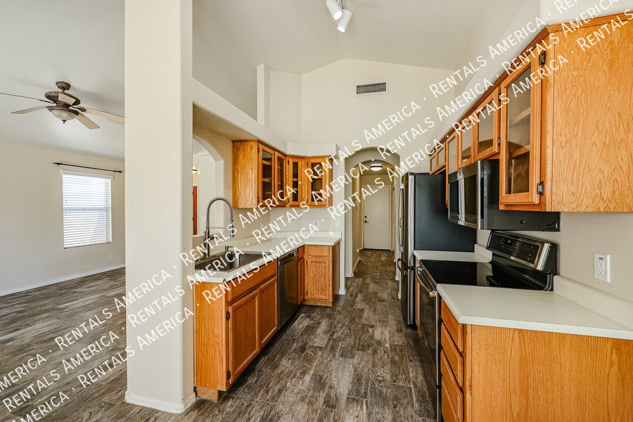 Beautiful 2 bedroom w/Den home, No HOA!  in Peoria! property image