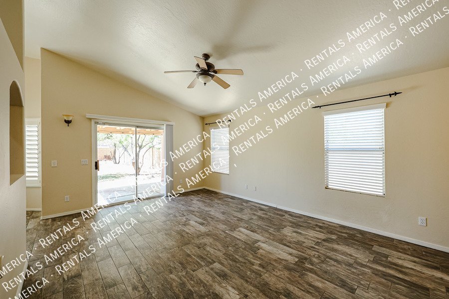 Beautiful 2 bedroom w/Den home, No HOA!  in Peoria! property image