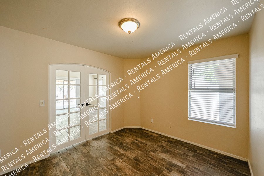 Beautiful 2 bedroom w/Den home, No HOA!  in Peoria! property image