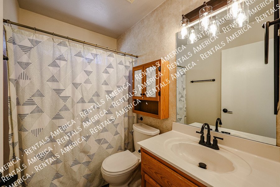 Beautiful 2 bedroom w/Den home, No HOA!  in Peoria! property image