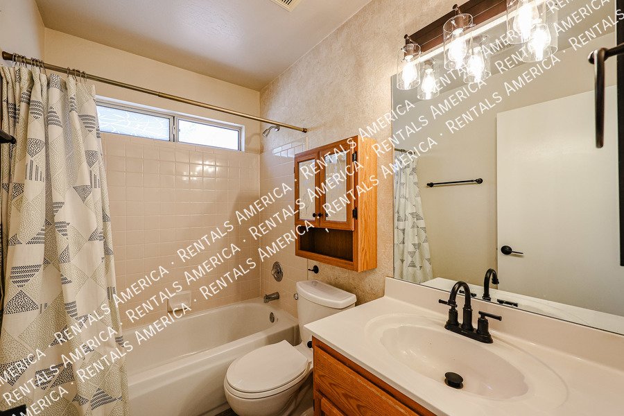 Beautiful 2 bedroom w/Den home, No HOA!  in Peoria! property image