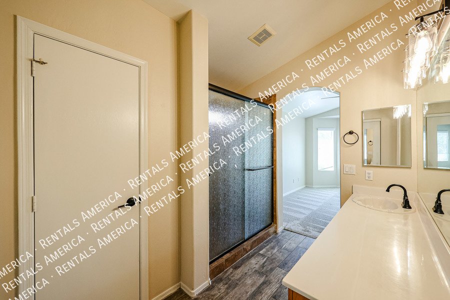 Beautiful 2 bedroom w/Den home, No HOA!  in Peoria! property image