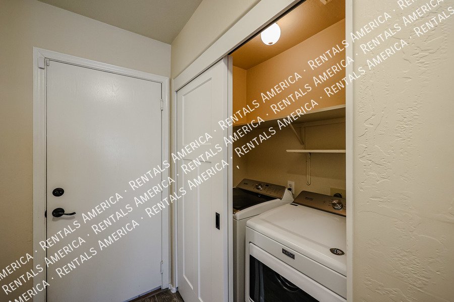 Beautiful 2 bedroom w/Den home, No HOA!  in Peoria! property image