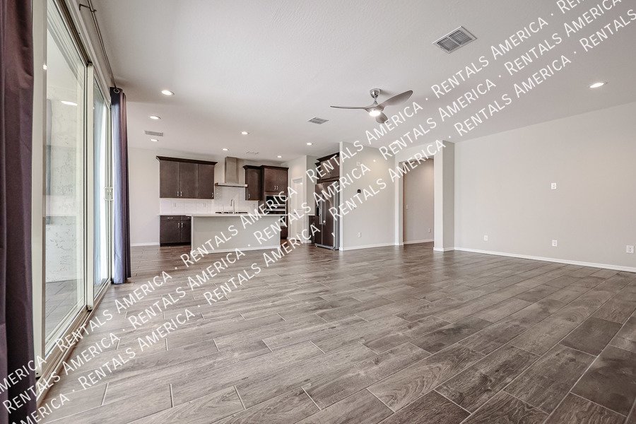 Breathtaking 4 bedroom! property image