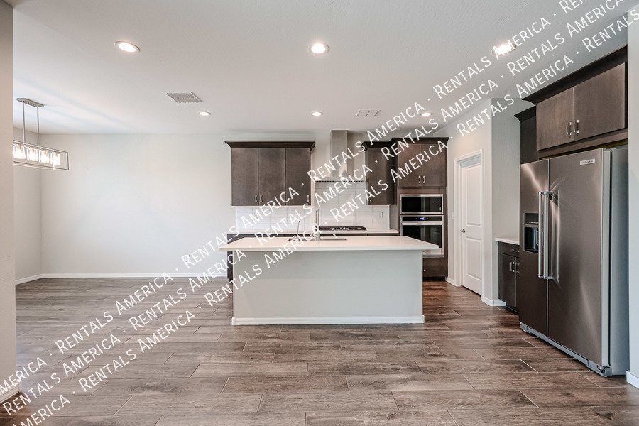 Breathtaking 4 bedroom! property image