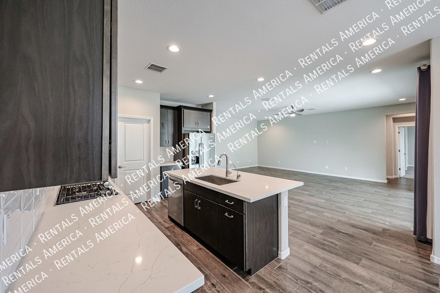 Breathtaking 4 bedroom! property image