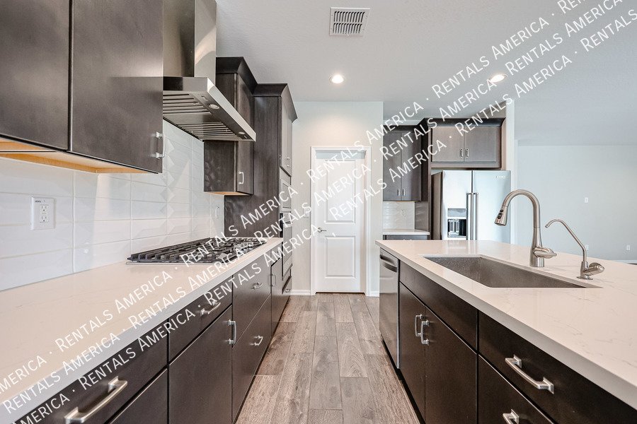 Breathtaking 4 bedroom! property image