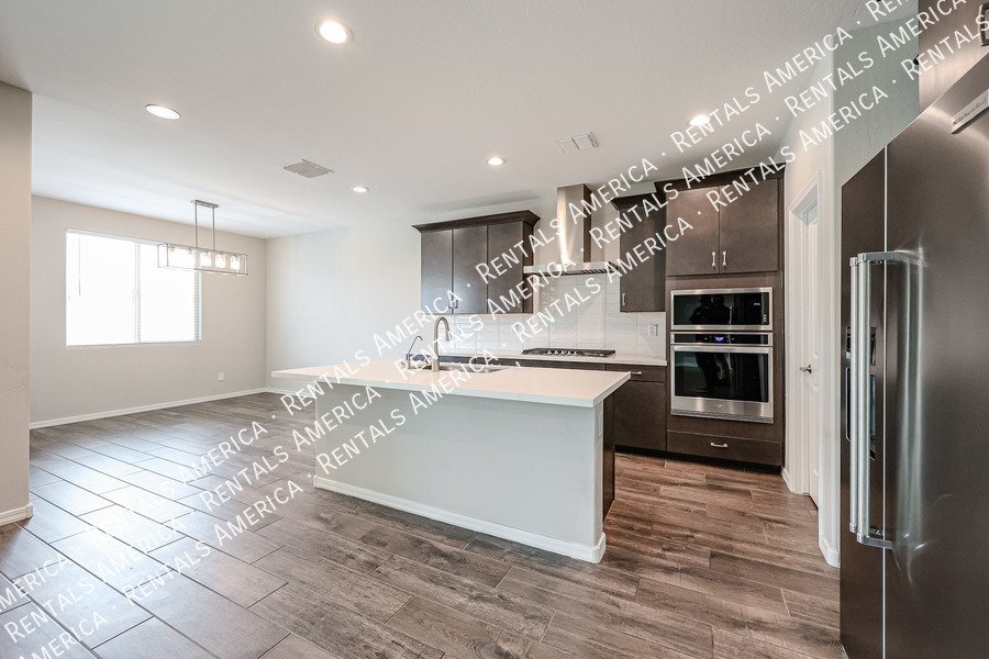 Breathtaking 4 bedroom! property image