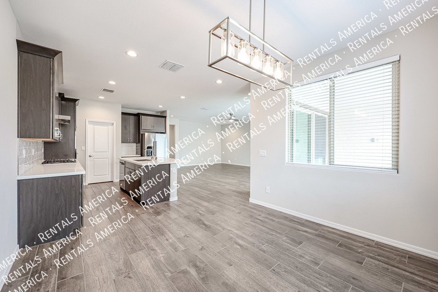 Breathtaking 4 bedroom! property image