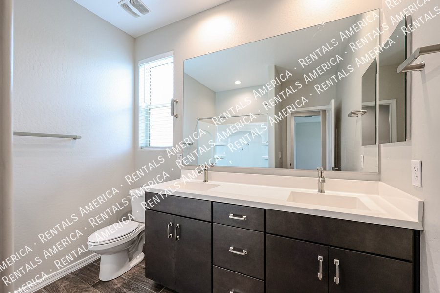 Breathtaking 4 bedroom! property image