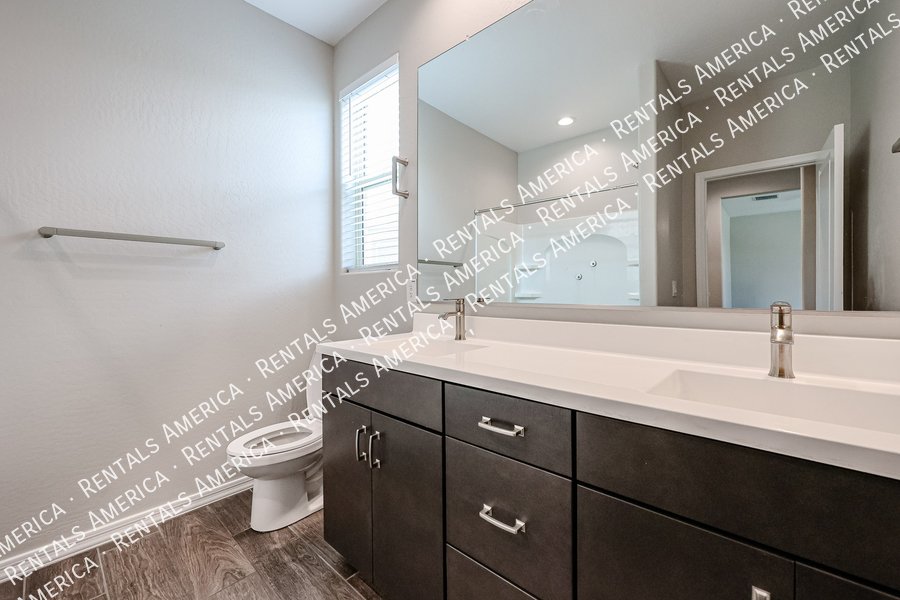 Breathtaking 4 bedroom! property image