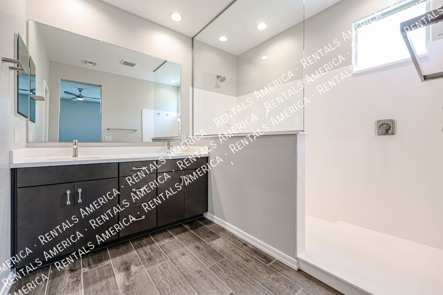 Breathtaking 4 bedroom! property image