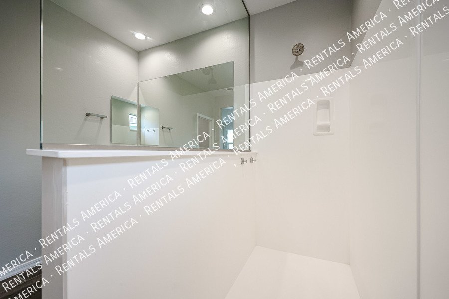 Breathtaking 4 bedroom! property image