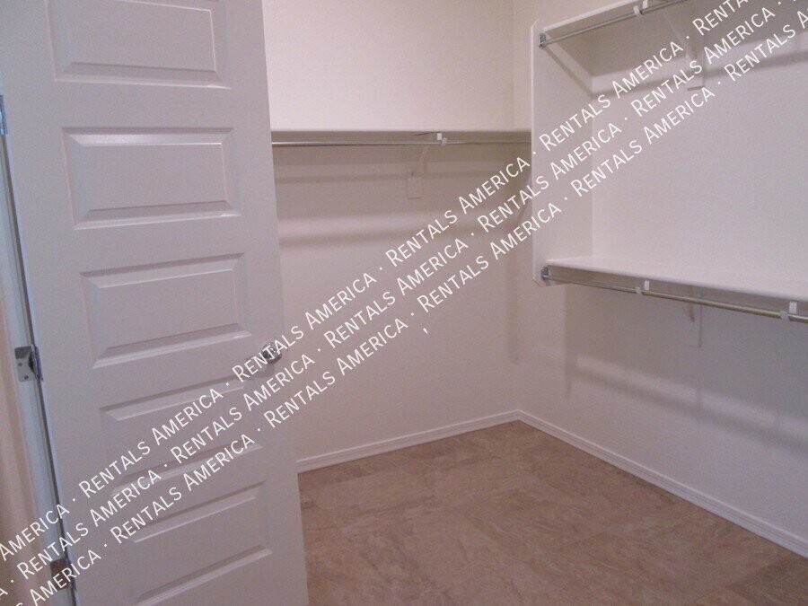 COMING SOON!  OCCUPIED!  GORGEOUS 4 BR OFF OF HIGLEY/WILLIAMS FIELD property image