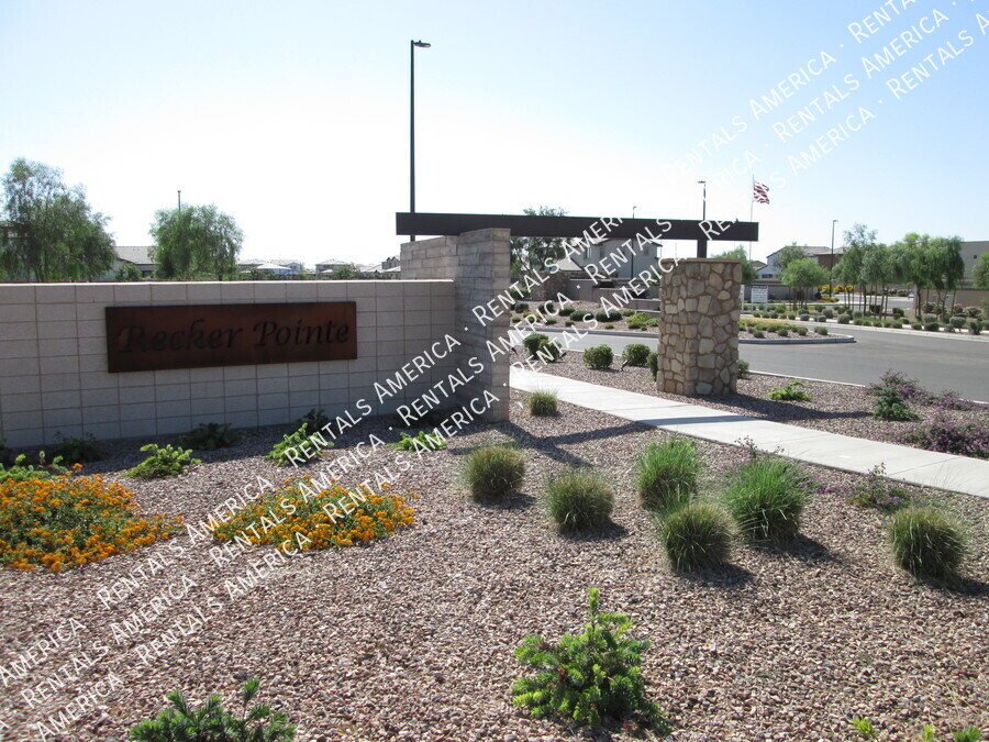 COMING SOON!  OCCUPIED!  GORGEOUS 4 BR OFF OF HIGLEY/WILLIAMS FIELD property image
