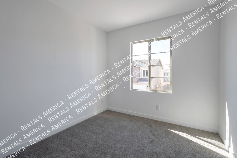 COMING SOON!  OCCUPIED!  4 BEDROOM IN EASTMARK property image