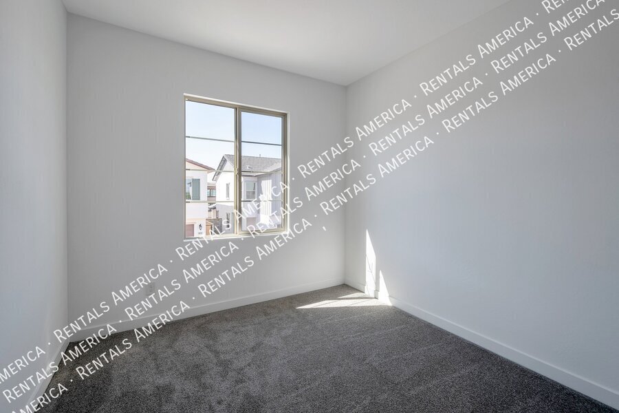 COMING SOON!  OCCUPIED!  4 BEDROOM IN EASTMARK property image