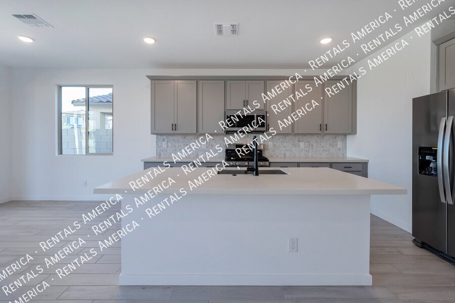 COMING SOON!  OCCUPIED!  4 BEDROOM IN EASTMARK property image
