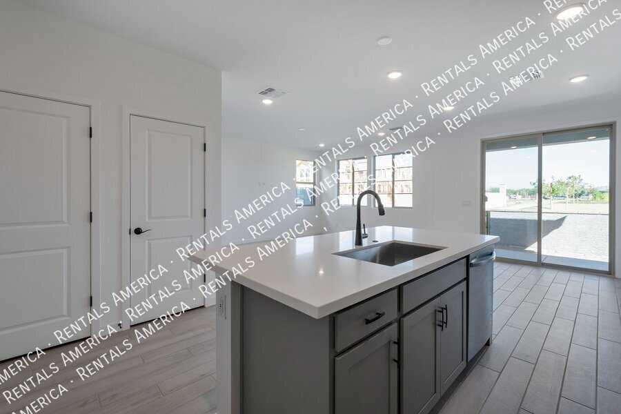 COMING SOON!  OCCUPIED!  4 BEDROOM IN EASTMARK property image