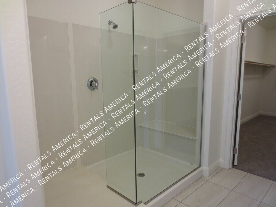 Move in special - 1 month free on 12 month lease property image