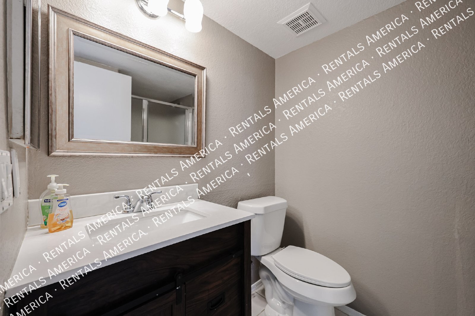 Beautiful 2-story 5BD 3BA home in Glendale! property image