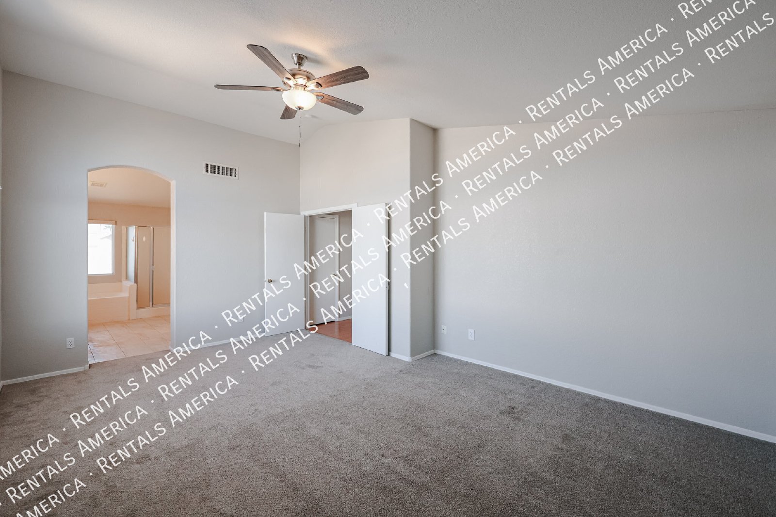 Beautiful 2-story 5BD 3BA home in Glendale! property image