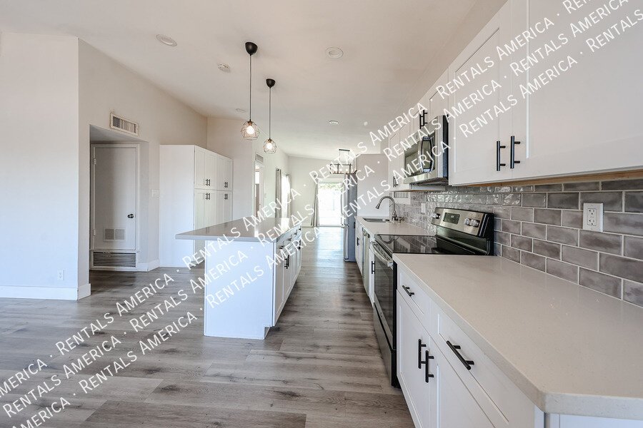 SOLAR, POOL, 2000 SQ Ft, SPECIAL property image