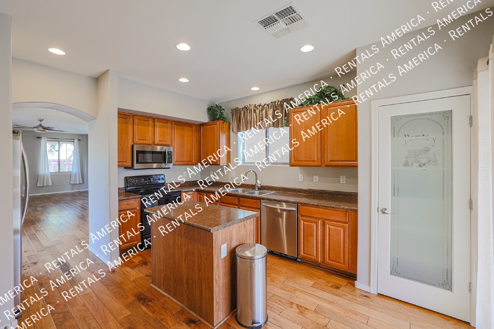 Beautiful 3 Bedroom with Loft and a Play Pool in great location! property image