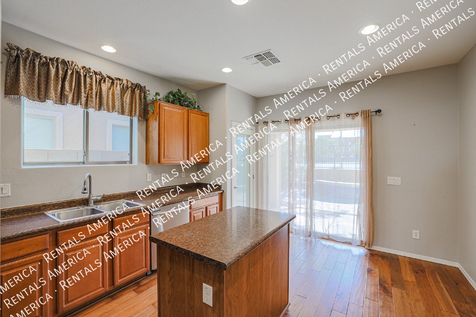 Beautiful 3 Bedroom with Loft and a Play Pool in great location! property image