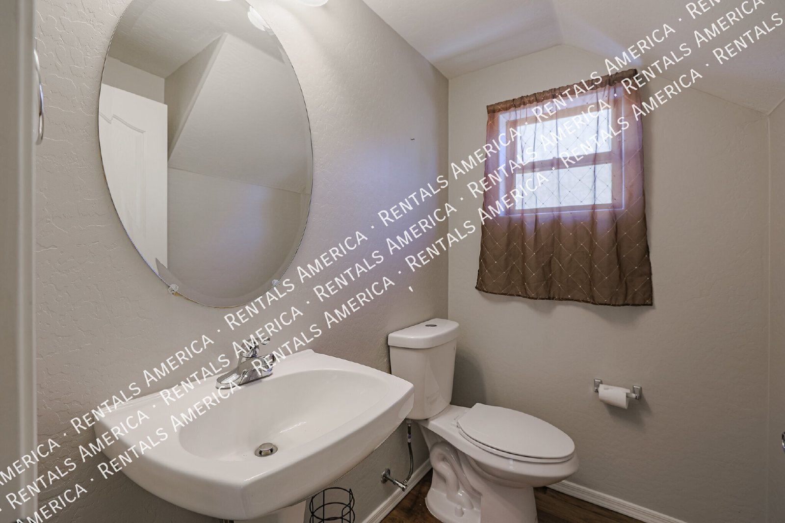 Beautiful 3 Bedroom with Loft and a Play Pool in great location! property image