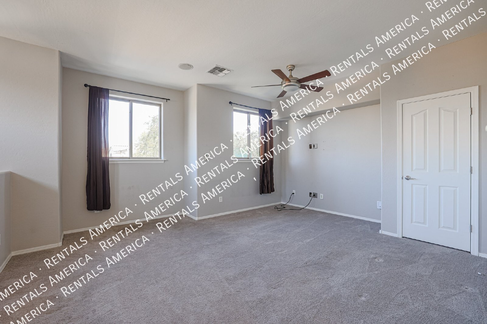 Beautiful 3 Bedroom with Loft and a Play Pool in great location! property image