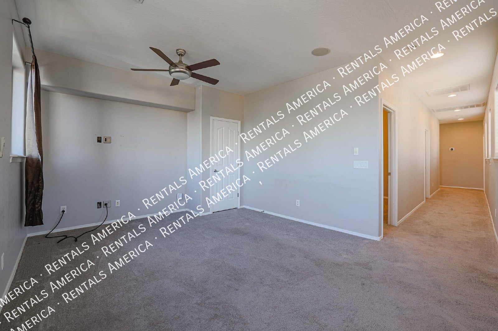Beautiful 3 Bedroom with Loft and a Play Pool in great location! property image