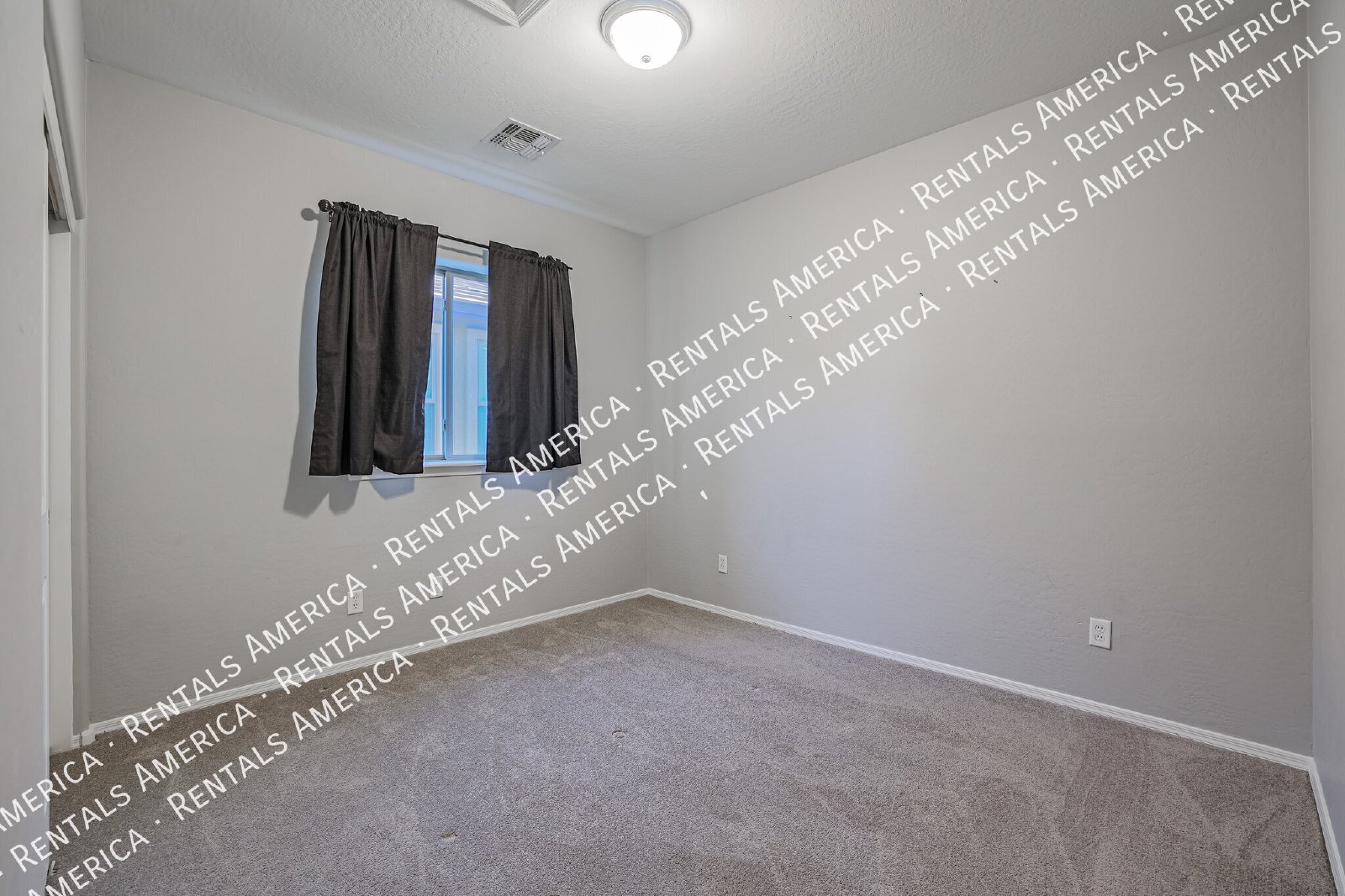 Beautiful 3 Bedroom with Loft and a Play Pool in great location! property image