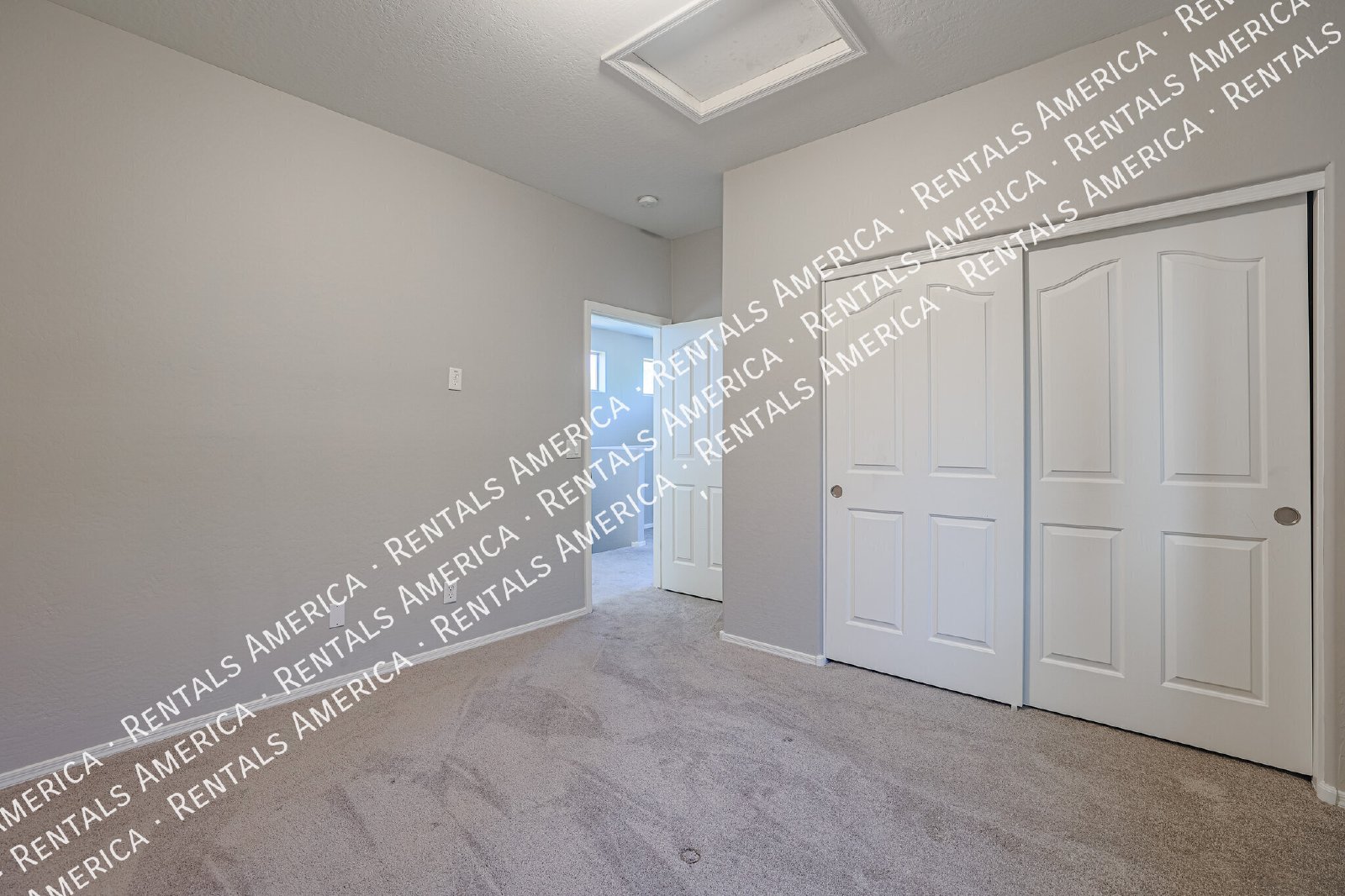 Beautiful 3 Bedroom with Loft and a Play Pool in great location! property image