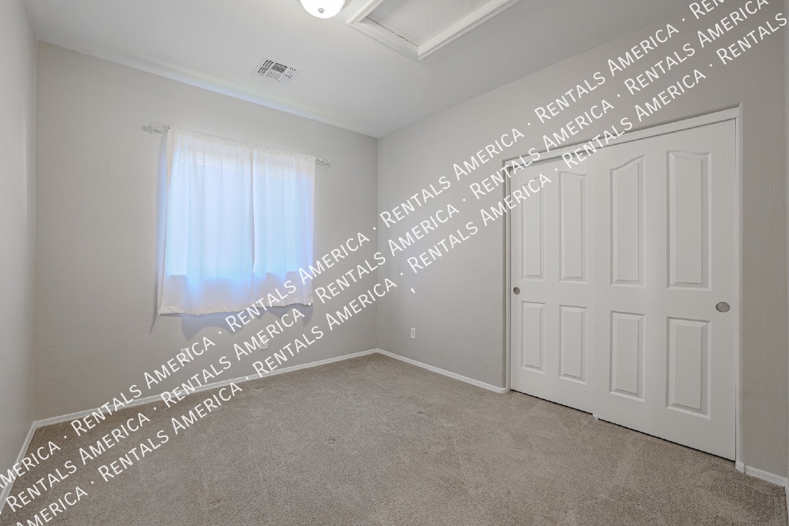 Beautiful 3 Bedroom with Loft and a Play Pool in great location! property image