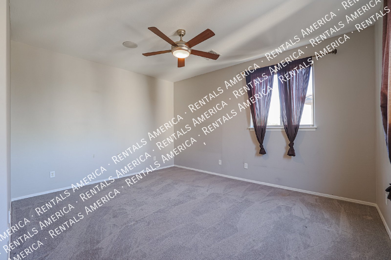 Beautiful 3 Bedroom with Loft and a Play Pool in great location! property image