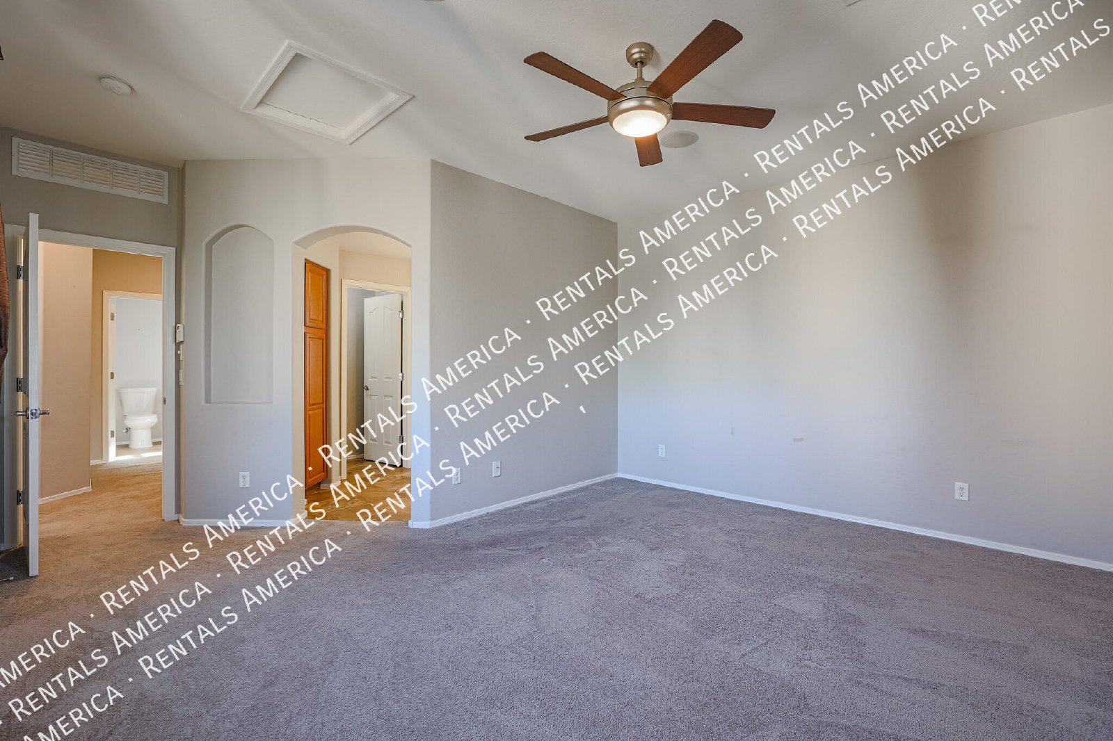 Beautiful 3 Bedroom with Loft and a Play Pool in great location! property image