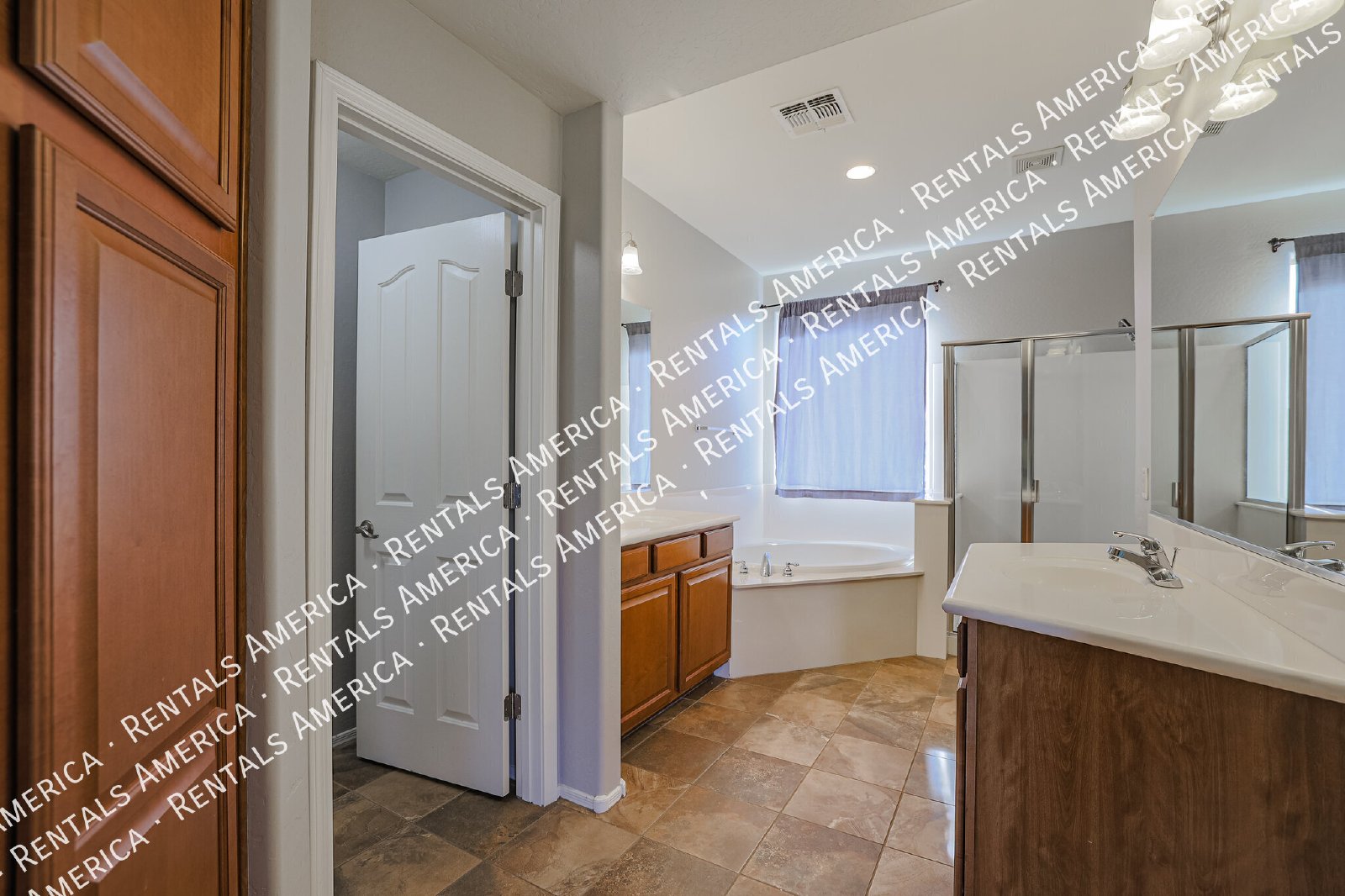 Beautiful 3 Bedroom with Loft and a Play Pool in great location! property image