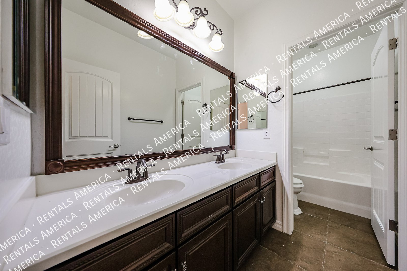 Stunning 5 Bed, 3 Bath Single-Level in Fulton Ranch property image