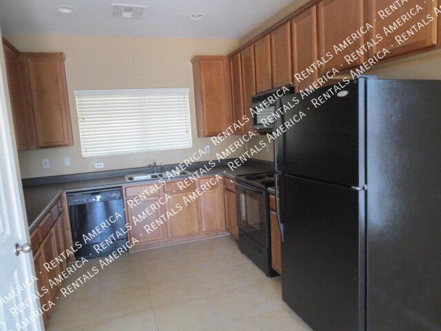 Perfect 3 bedroom 2.5 bathroom in Spectrum at Val Vista!!! property image