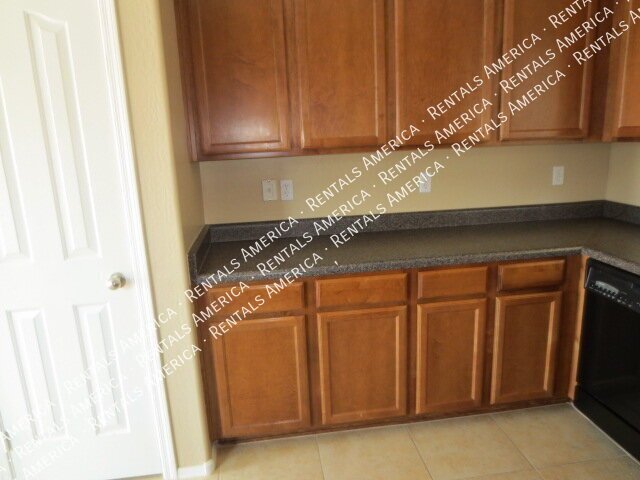 Perfect 3 bedroom 2.5 bathroom in Spectrum at Val Vista!!! property image
