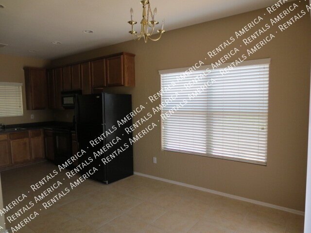 Perfect 3 bedroom 2.5 bathroom in Spectrum at Val Vista!!! property image