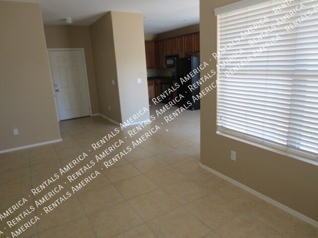 Perfect 3 bedroom 2.5 bathroom in Spectrum at Val Vista!!! property image