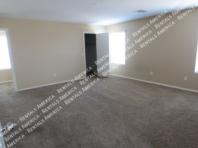 Perfect 3 bedroom 2.5 bathroom in Spectrum at Val Vista!!! property image