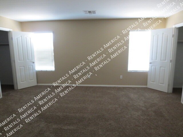 Perfect 3 bedroom 2.5 bathroom in Spectrum at Val Vista!!! property image