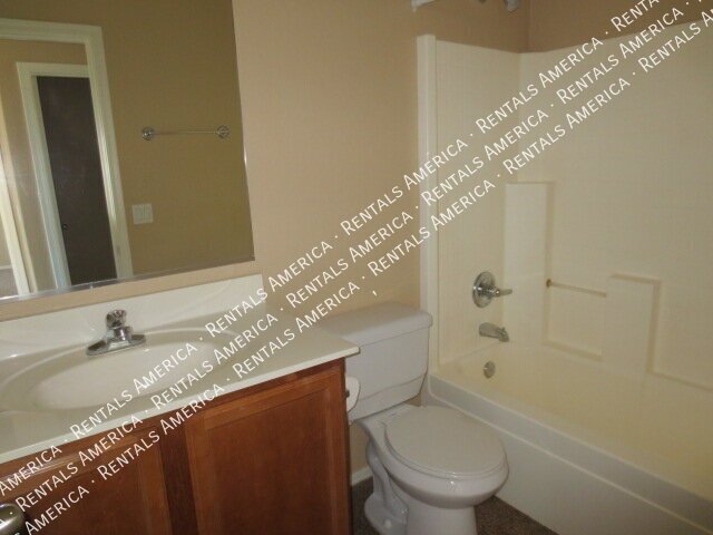 Perfect 3 bedroom 2.5 bathroom in Spectrum at Val Vista!!! property image