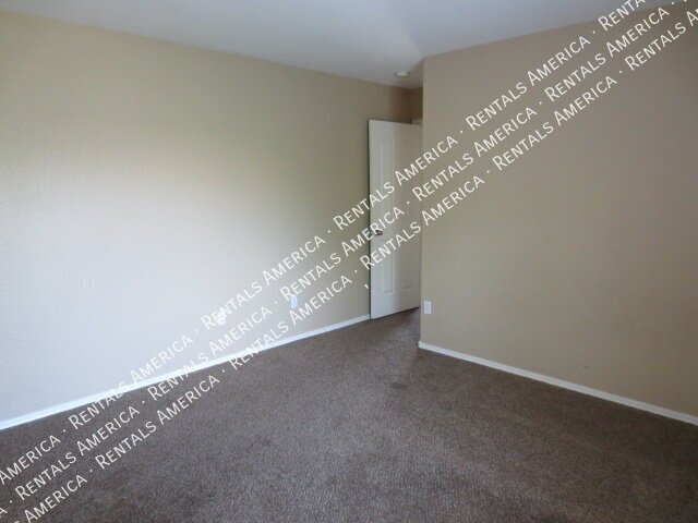 Perfect 3 bedroom 2.5 bathroom in Spectrum at Val Vista!!! property image
